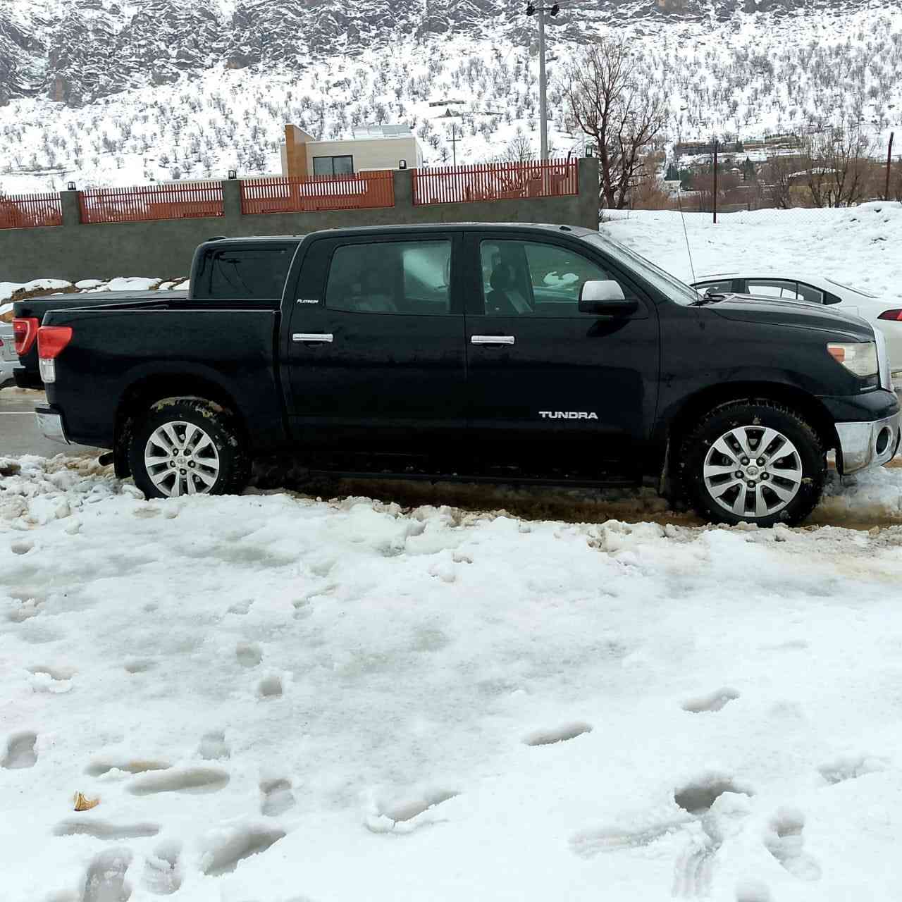 تويوتا تندارا موديل 2013 ماشيه 70 الف فقط السعر 185 قابل للتفاوض للأستفسار
*********** 
بيها صبغ جاملغ امامي فقط 
فول مواصفات فتحة سقف كشنات جلد كهرباء تحكم ستيرن جهتين مكينه V8 5700 جامة خلفية كهرباء فور ويل باب طويل بدي قصير تبريد وتدفئة بالكشنات شاشه رادارات كامره دواره السيارة جديدة وجاهزة مكانها كربلاء المقدسة
