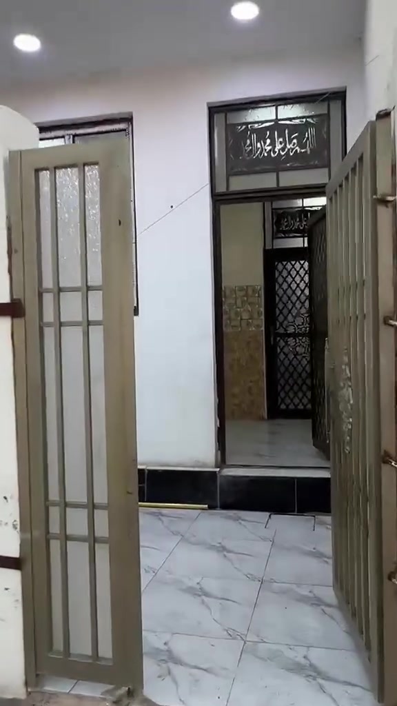 السلام عليكم

يوجد مشتمل الايجار على شارع 40 قريب على عمارة القند الرمادي تكون من غرفتين نوم وهول ومطبخ وصحيات داخلية وخارجيه السعر ايجار 350الف وبي مجال الاستفسار والاتصال ***********
