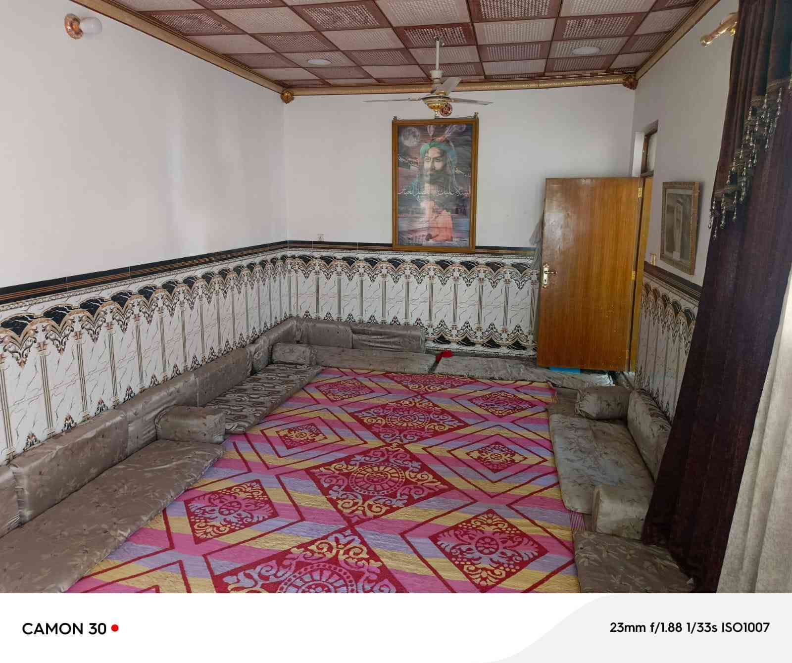 بيت زراعي للبيع مساحة 210م مع مشتمل بناء طابوق نهروان السقف والاساس صب كونكريت غرفتين وصالة ومطبخ واستقبال وصحيات وحديقة مسجل بلدية شارع 12م تبليط والمشتمل غرفة وصالة وصحيات موقع البيت بين الشارع المؤدي من السهلة الى شط الكوفة السعر 150 مليون مع مجال قليل للاستفسار ***********
