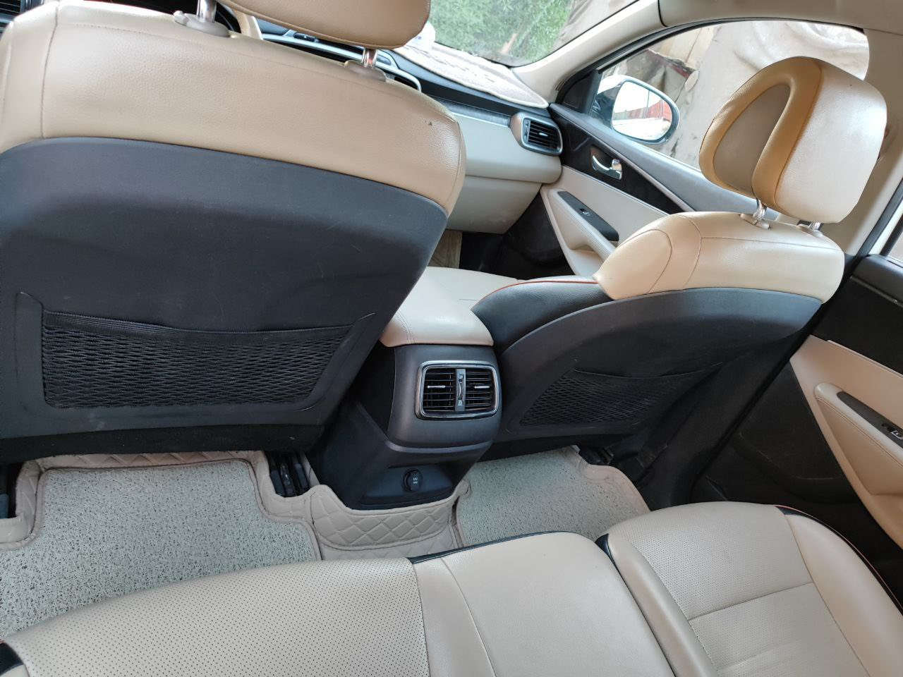 سورينتو موديل ٢٠١٨ للبيع
بيها جاملغ وبنيد وبارد بالباب الخلفيه زغير فول بصمة رقم انكليزي باسمي 
السعر ٢١٥ وبيه شوية  
للاستفسار ***********
