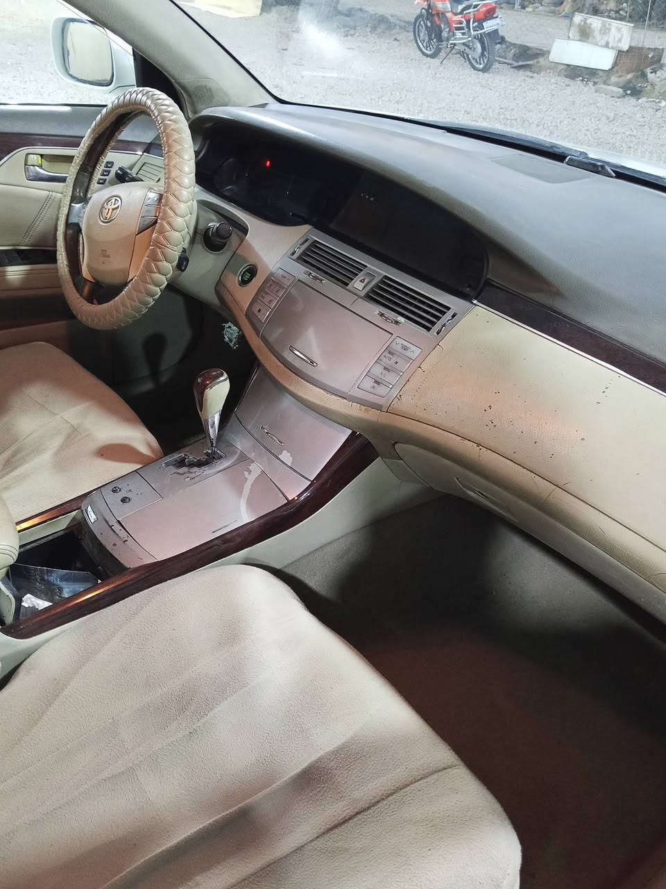 السلام عليكم افيلون خليجي 2008 باسمي رقم انكليزي بابل بيها نقص تبريد ودبلات خلفيه بيها بارد ماشر عليه لون أخضر بالإضافة إلى وجود كم حالبوه بالجنطه خفيفات كلش محرك بي راجز رقم الهاتف *********** السعر 118 بيها مجال قليل جدا
