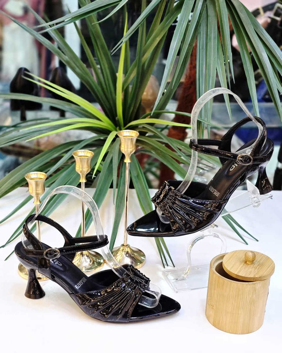 كعب ارتفاع 5 سم
السعر 17 الف فقط
37-38-39-40-41


**إذا كنت صاحب هذا الإعلان وتريد حذفه لأي سبب، رجاءا أرسل رسالة إلى الدعم الفني**