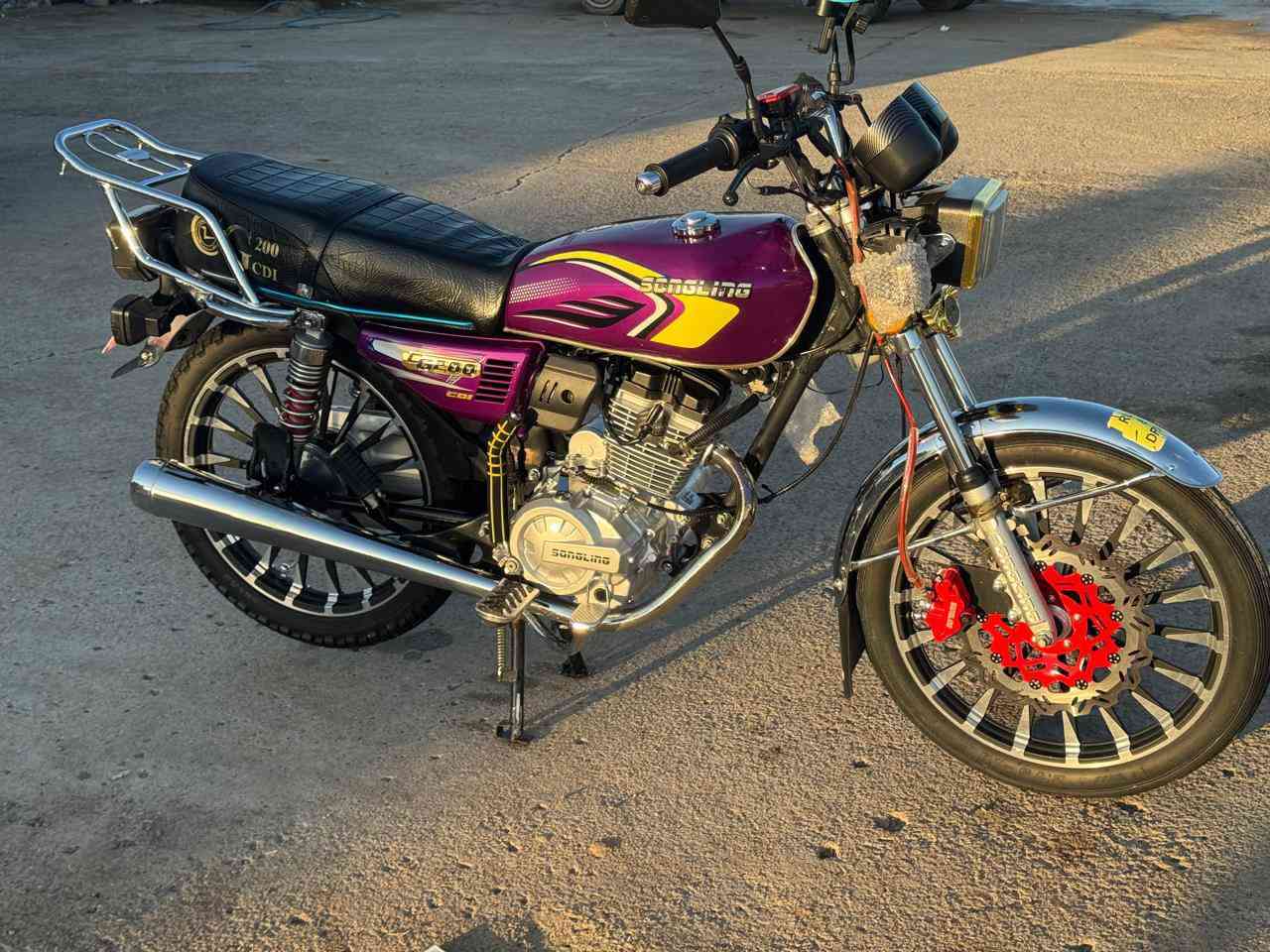 السلام عليكم اخوان دراجة للبيع دراجة نضافة وشلعة ومعدل وكفالة عامة دراجة موديل2025 وبس صلانصة مبدلة وباقي كفالة عامة راقمي ‏‪***********‬‏ اتصل وتدلل مكاني ديالى الخاص سراجق وتحياتي 🩵
