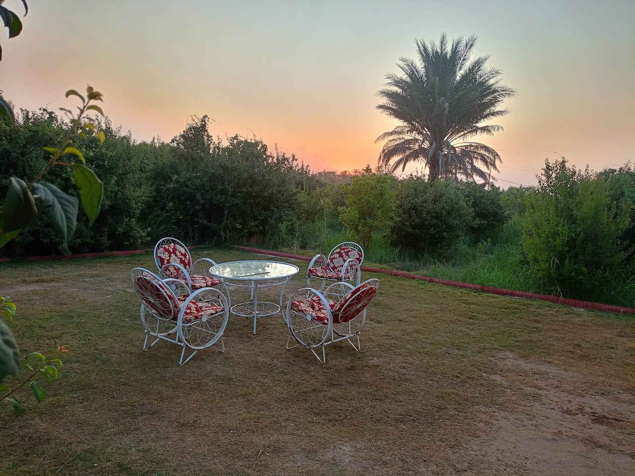 كل عام وانتم بخير تتوفر لدينا حجوزات في عيد الفطر المبارك للاستفسار ***********
