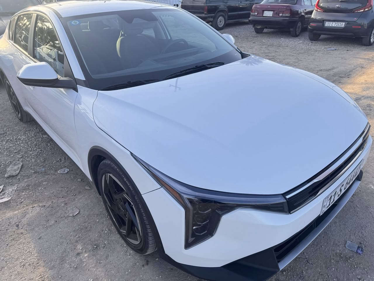 السلام عليكم كي فور ex بصمة حادثها موضح بالصور جاملغ وبنيد ايرباك طاك السعر 175 وبيها مجال مرقم بغداد بسمي *********** محرك 2000 دوش ماشية 4 الف زيرو
