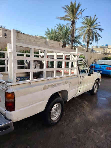 السلام عليكم. 
- بيكم تيوتا مديل1988 
- الرقم انكليزي السياره بأسمي تحويل مباشر
- نظافة السياره حلوه كدامكم 
المكان: بغداد 
السعر: 30ورقه
رقم الهاتف:***********
