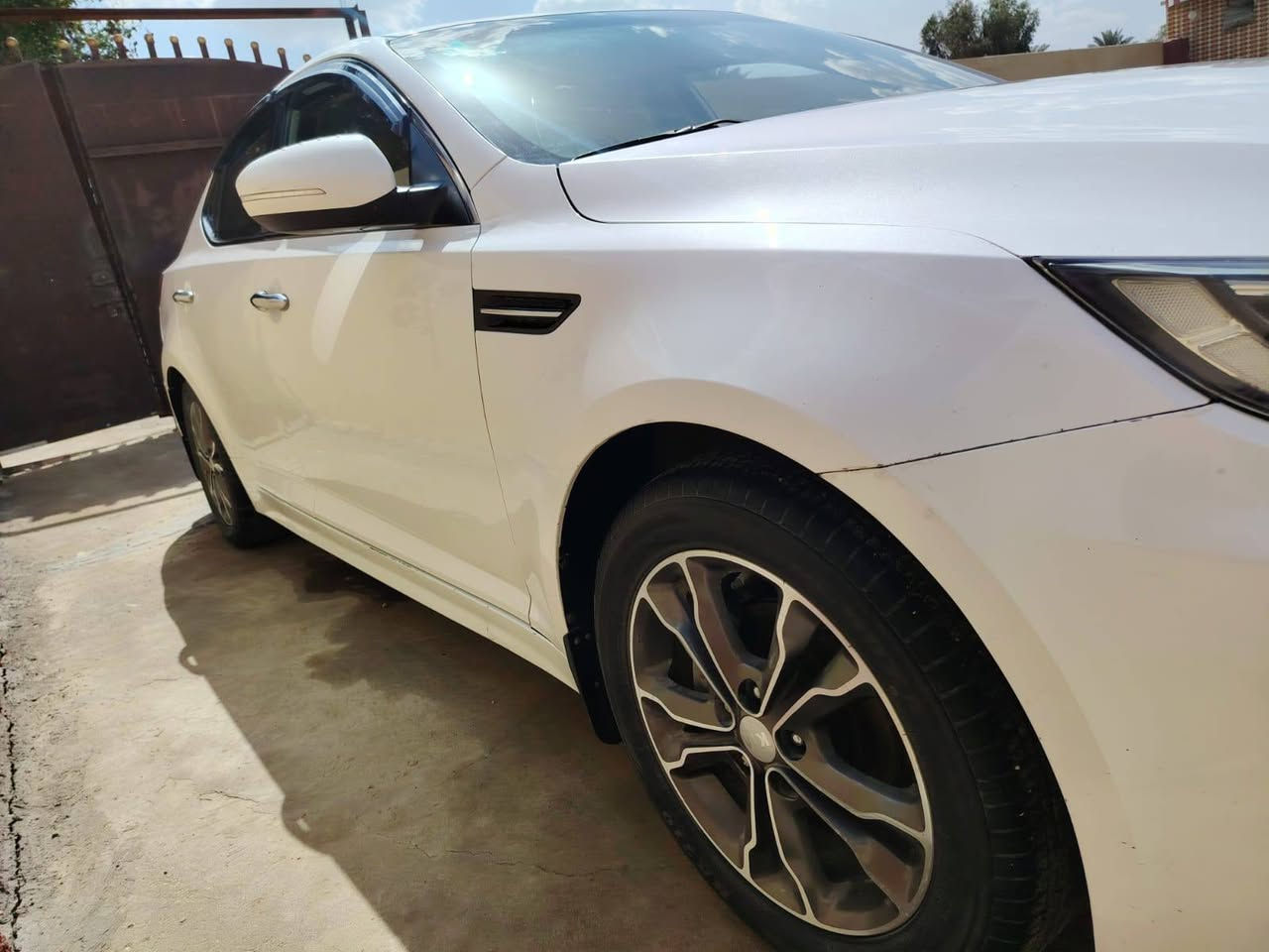 السلام عليكم 
اوبتيما 2016 خليجي رقم بغداد باسمي لغايه 2027 سياره ماشيه حقيقي 135 من تعبر ال 120 يدك الجرس سياره حلوه ونضيفه مال جناي سياره مكينته شوي بيه ضعف والباقي مذكور بالسونار مواصفات السياره تبريد قطعتين مري شفط سياره جاهزه وخير من الله وكله جديد باتري تخم تاير جديد ادامه جديده السياره خير من الله مشروع وطني سياره عارضه 150 ورقه وبيه مجال بسيط حك الجيه رقم الموبايل *********** وتحياتي للجميع ..
