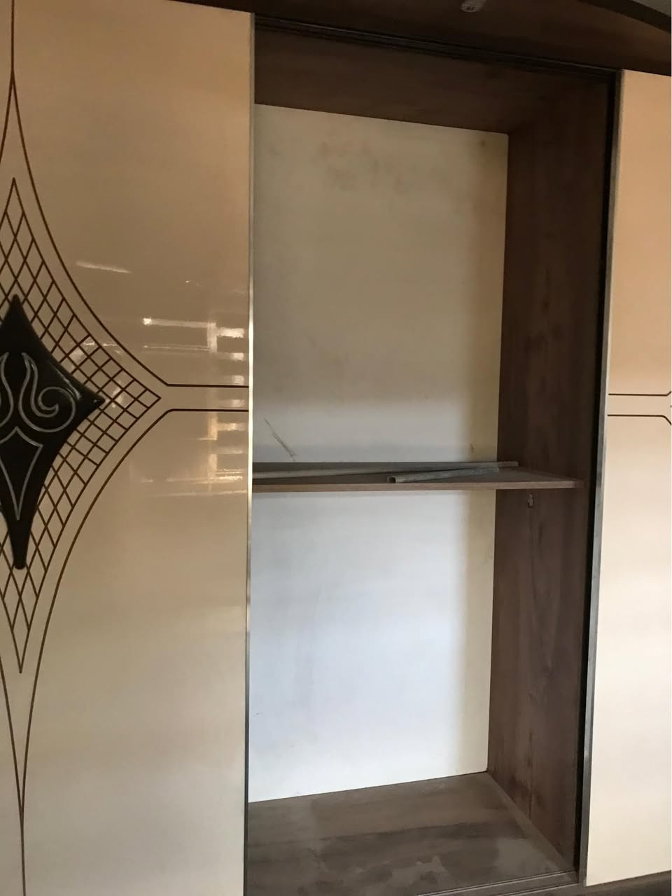 مرحبًا وسلام عليكم عندي غرفه للبيع نضيفه بس متروكه بسبب دنتقل من بيت لبيت ومستعجلين  ب ٣٥٠ وبيها مجال بغداد, العراق


**إذا كنت صاحب هذا الإعلان وتريد حذفه لأي سبب، رجاءا أرسل رسالة إلى الدعم الفني**
