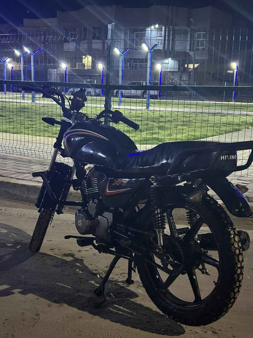 شاينيك 23
مرقم سنوية لل 28
بعدني ممستلم لوحات بس سنوية تحويل ثاني يوم 
تاير خلفي جبلي 
دهن امزويل كل 20 يوم ابدل 
مازدة اماميه مال دايوان 
نقص دشبول وبريك امامي فقط 
ما اعرف ممشاها شكد 
رايدها مليون و 300 وبيها مجال 
مكاني ديوانية 

0783 805 1443
