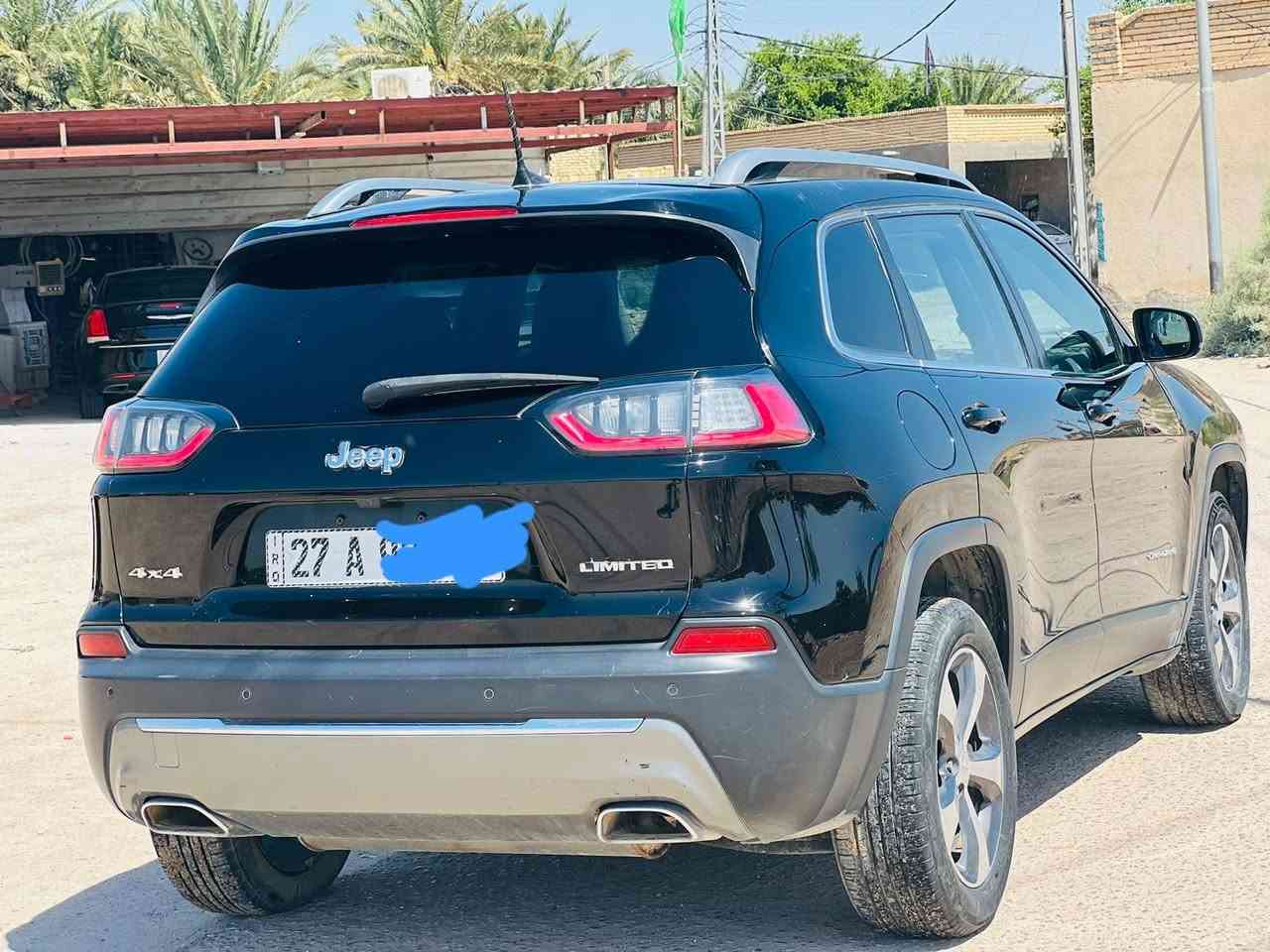 سلام عليكم للبيع جيب شيروكي بزون موديل 2019 لمتدد فول مواصفات 6سلندر ماشيه75 صور الحادث مع صور النشر سياره بسمي العنوان الناصريه
السعر 155 وبيها مجال لشراي 
الاستفسار ***********
