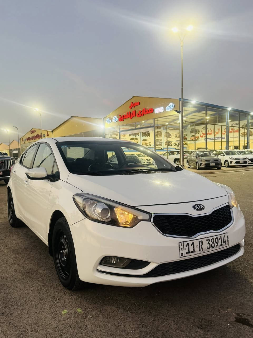 كيا سيراتو 2014 خليجي سعودي مكينه 2000 دوش
سياره مكفوله من الصبغ والضربه والتبديل بيه شويه
بارد بلباب الصدر سياره كلش جديده وكل نقص مابيه
تجي وتفحص سونار السعر 123 وبيه مجال بسيط 
رقم بغداد الجديد هزه جديد العنوان 
بغداد المشتل ***********
