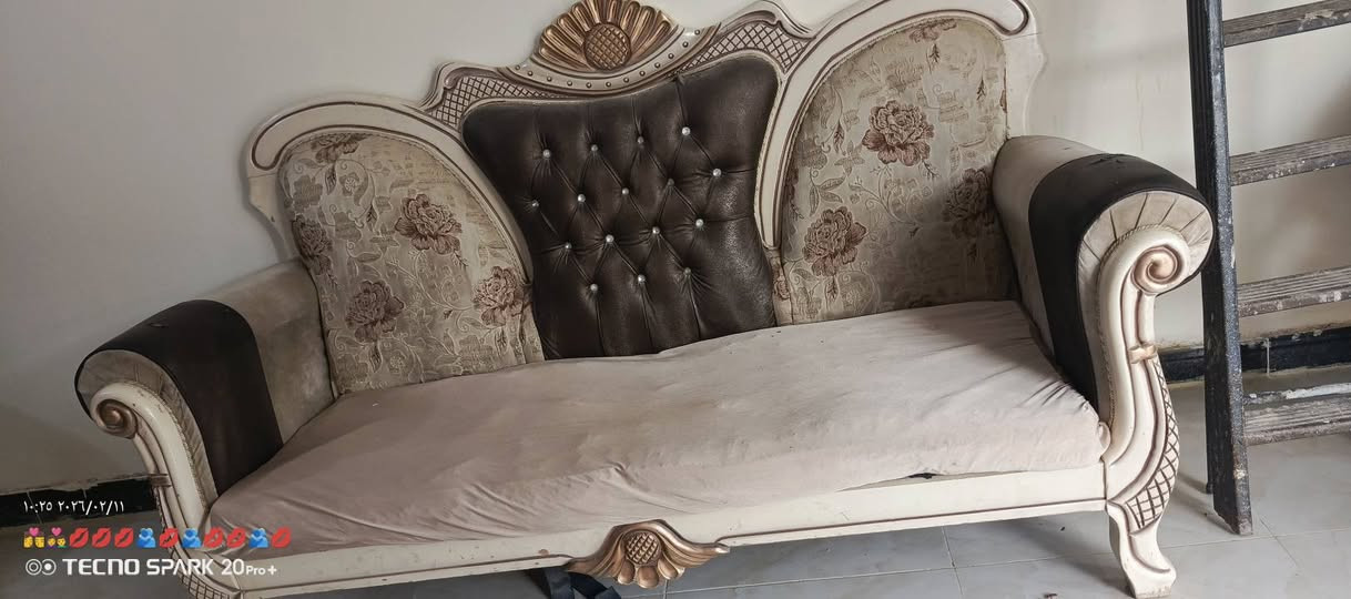 طخم كامل 10مقاعد مصري. خمس قطع السعر 175ناصريه الاسكان الصناعي ***********
