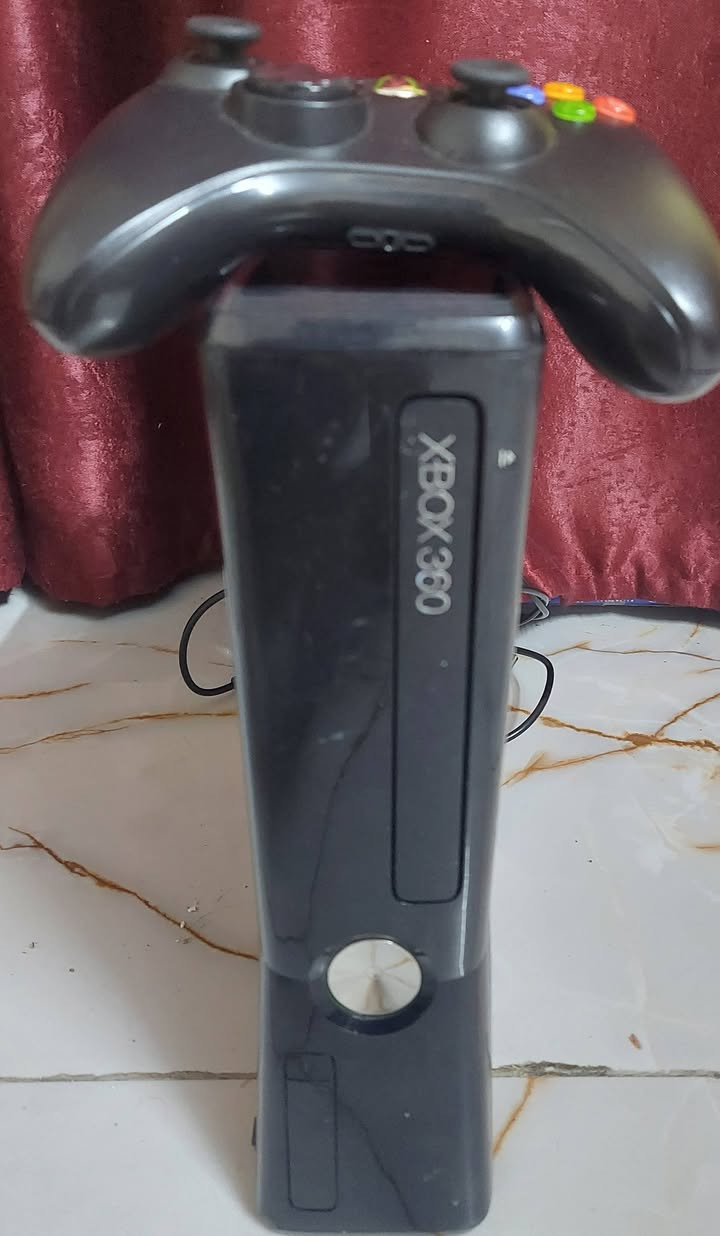 Xbox 360 مهكر 🎮

🔥 للبيع Xbox 360 مهكر – هارد 250GB 🔥

🎮 الجهاز: Xbox 360 RGH مهكر
💾 الهارد: 250GB ممتلئ ألعاب
🎮 عدد الألعاب: 86 لعبة متنوعة (GTA V، PES، Call of Duty، Minecraft، FIFA، Mortal Kombat… وغيرها واي 🔥)
🌐 نظام Aurora احترافي + واجهة عربية
📀 ألعاب جاهزة بدون أقراص

📦 الملحقات:
✅ يد تحكم
✅ كيبل HDMI
✅ كيبل طاقة

🛠️ يشتغل بدون إنترنت، بدون تعب – الألعاب كلها مثبّتة وتشتغل فورًا
💵 السعر: ١٣٥ الف فقط 
🚚 توصيل داخل بغداد خلال نفس اليوم
📦 شحن متوفر لباقي المحافظات

 راسل الصفحة 
🔄 تبديل ممكن بجهاز بلاي 
#
#اكس_بوكس #Xbox360 #مهكر #العراق #بغداد #جهاز_العاب #Aurora #توصيل


**إذا كنت صاحب هذا الإعلان وتريد حذفه لأي سبب، رجاءا أرسل رسالة إلى الدعم الفني**