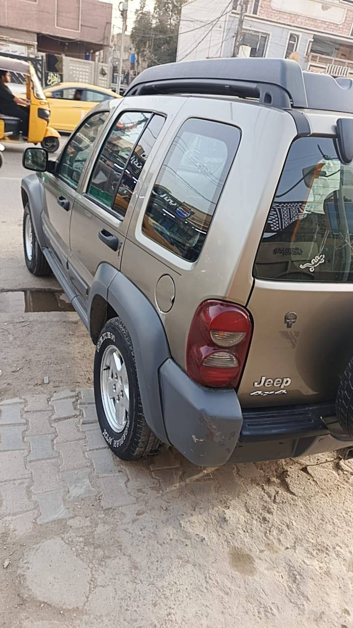 🔥 جيب لبرتي 2007 – 3700cc 🔥  
قوة 6 سلندر، وارد أمريكي، أوتوماتيك  
150 ألف كم بس، يعني بعده شباب 💪  
مواصفات كاملة: سنتر لوك، مرايا وزجاج كهربائي  
🚙 سيارة مرتبة وجاهزة للانطلاق  

💵 السعر: 75 ورقة (قابل للتفاوض للجادين)  
📞 ***********  
📲 *********** (واتساب)
