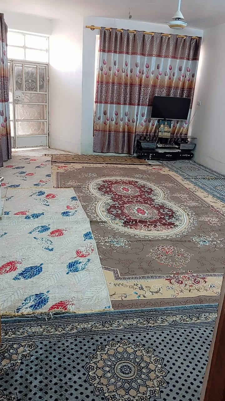 سلام عليكم بيت البيع مساحه 200 طابوه صرف التاجيه بناء غرفتين نوم وستقبال وهول صحيات داخليه وخارجيه الاستفسار***********
