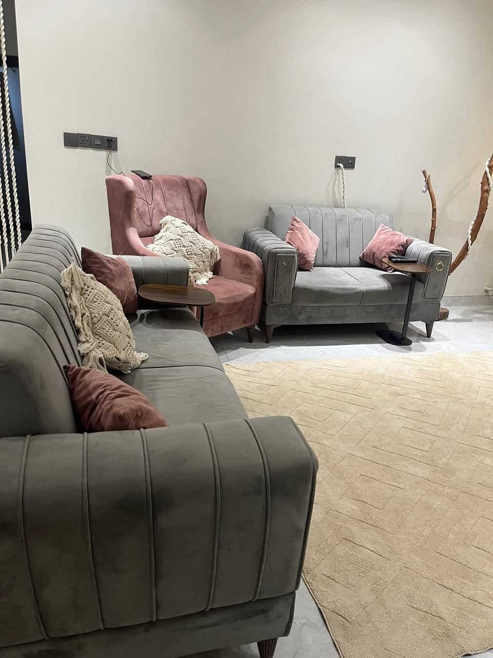 تخم قنفات 10 مقاعد نظيف مع الكوشات الورديه سعر 600  (‭٠٧٨٠ ٠٤٨ ٠٢٦٧‬)
