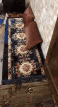 السلام عليكم بيت لليجار البعيثة مجمع النسور يحتوي على غرفتين نوم +استقبال +مطبخ  السعر 350 البيت تابع الي بدون دلالية  *********** واتساب  البيت نقص ارضية واجها
