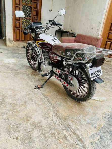 دراجه كلش حلوه ونضيفه حيل مديل 24شكل 25 كله شغاله منفيس مكينه150 بيه سعر 700وبيه مجال هاذه رقمي ***********اتصل
