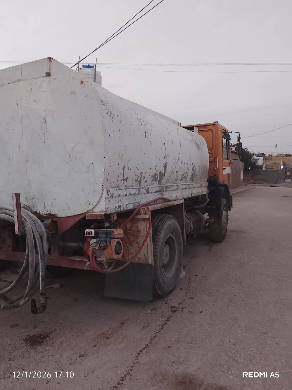 سلام عليكم روماني للبيع تانكي 12طن مغلون تايرات جدد بسنويه كلاب تك مكينه 6 بيه بخار قليل بدون تنقيص مكان العماره السعر 4500وبيه مجال الاستفسار اتصل ***********
