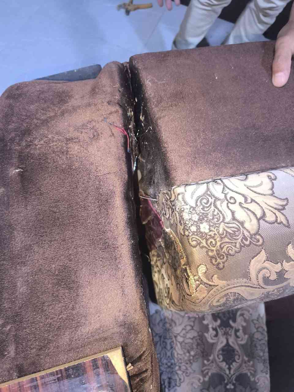 ديوان 6 ڨنفات كبار بس تعبان يرادله تعديلات قفل ب150 موشراي/ه لحد يراسل


**إذا كنت صاحب هذا الإعلان وتريد حذفه لأي سبب، رجاءا أرسل رسالة إلى الدعم الفني**