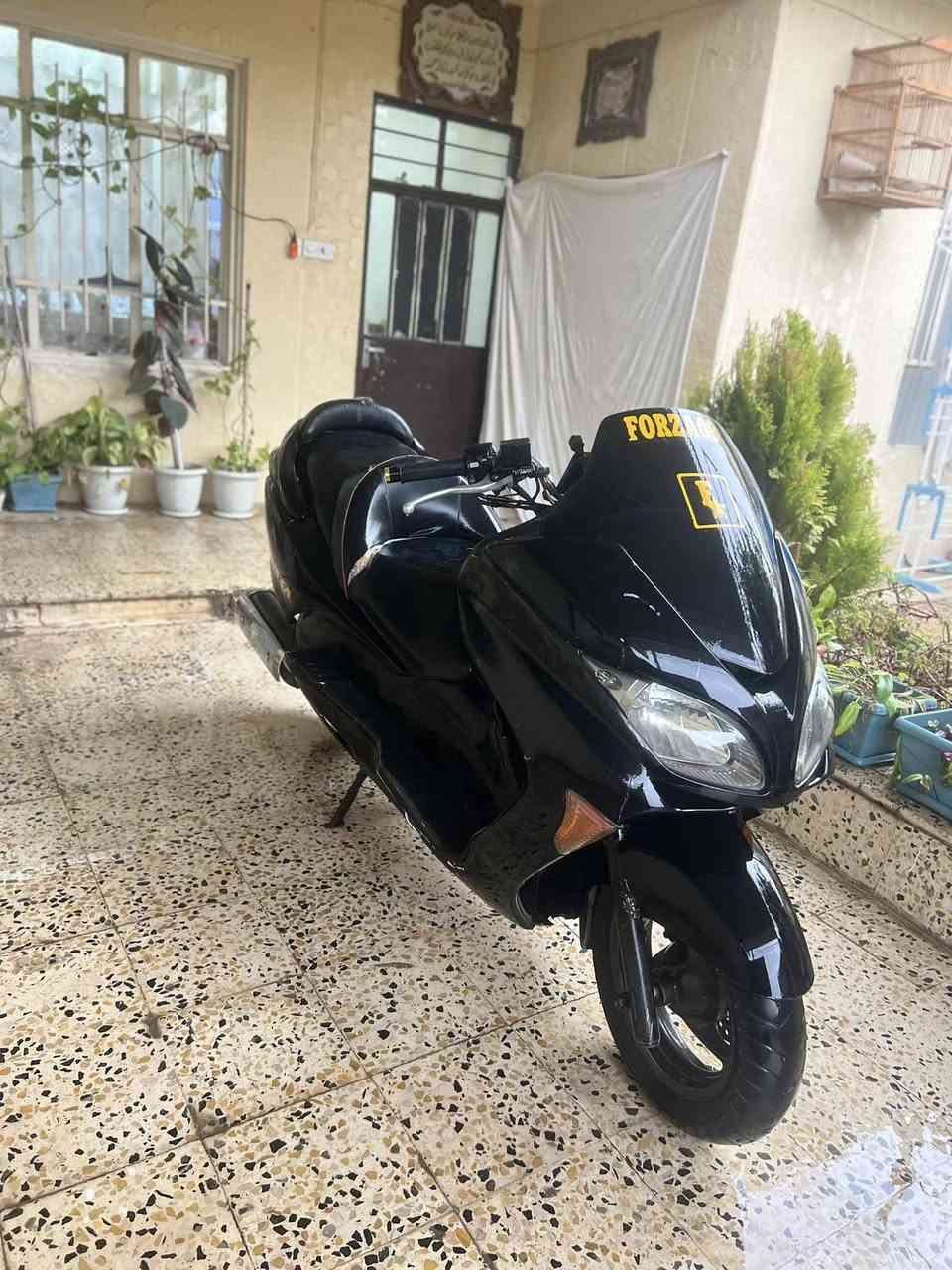 للبيع فورزا 0.9 كرستال 
اربع تحويلات 7 نمر 
مكينة وكير شرط 
مكاني موصل حي النور 
السعر 950
***********
