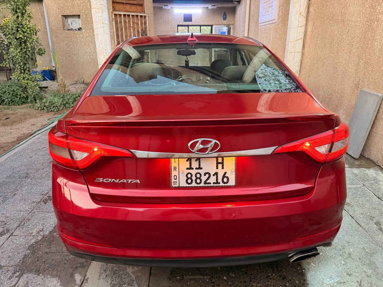 السـلام عليكم 
للبيع سوناتا 2016 sport نص مواصفات
وارد امريكي 
محرك 2400 
شاشة كبيرة كاربلي واندرويد اوتو 
تحكم جهتين ستيرن 
كاميرا خلفية  
3 وضعيات قيادة ايكو وسبورت ونورمال 
السيارة جاهزة لل اخير تخم تاير جديد صدر جديد وعليها  ادامة كاملة  
حادثها بين البابتين  جهة الصدر وب العراق بيها جاملغ وباب جهة السايق
ابيع احزام بدون دواخل لا لغد ولا شاصي 
الســعر ( 116 ) وبيها مجال بسيط 
مكاني بغداد حي الجهاد الاساتذا
رقم بغداد بأسمي شخصياً السنوية لل 2029 
هزة جديدة رقم جديد انكليزي 
*********** بغداد, العراق
