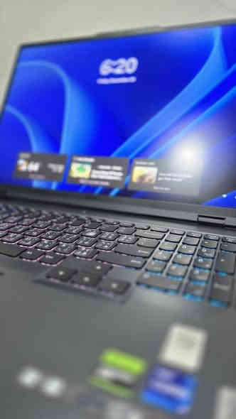 السلام عليكم اللابتوب للبيع توصيل ماعندي الجهاز كامل بدون اي نقص نظيف 100% استخدام سنه شخصي معتدل كارتونه وشاحن الاصلي موجودات.
المواصفات
Legion, Legion Pro 5 16IRX8
 Model:82WK006AUS
Intel Core i9-13900HX
RAM 2x 8GB SO DDR5-5600 
1TB SSD M.2 PCIe 4.0x4 NVMe
NVIDIA GeForce RTX 4070 8GB GDDR6 140W
Display 16" WQXGA (2560x1600) IPS 500nits Anti-glare, 100% sRGB, 240Hz, DisplayHDR™ 400, Dolby Vision®, G-SYNC®, Low Blue Light, High Gaming Performance
السعر /1,700,000
ضايف عليه هارد 512 samsung ssd 970 pro 
العنوان بغداد الاعظمية قرب مقبره الملك ***********66
