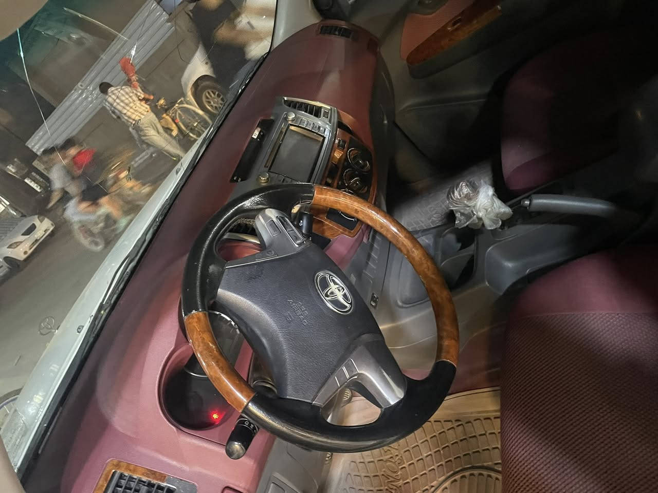 من رخصة الادمن
هيلوكس ٢٠١٤ للبيع 
شاصي ١٩ كويتي 
السياره مابيها اي صبغ فقط بارد 
تحكم ستيرن 
السياره اوتماتك 
شاشه الاصليه مالتها 
السعر المطلوب ١٨.٥٠٠$ وبيها مجال للطيبين 
تحويل ثاني يوم 
رقم ديالى 
السياره موجوده بغداد بلكريعات 
للاستفسار اكثر الاتصال هذه الرقم ***********
ابو حسن
