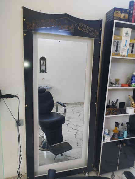 السلام عليكم 
كرسي ومرايه للبيع 
السعر 270  بيهن مجال بسيط
للاستفسار ***********
