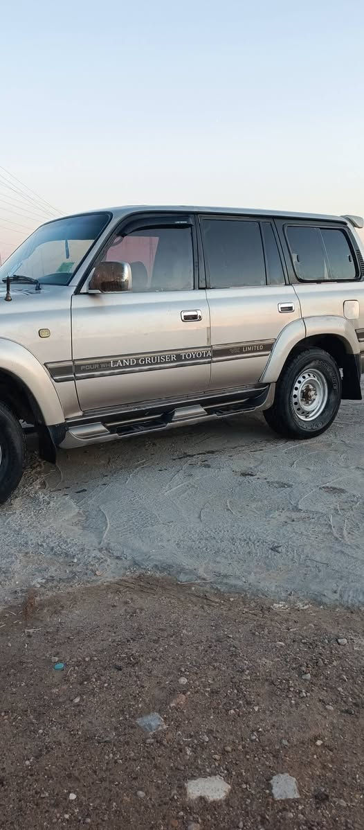 سلام عليكم لاندكروزر موديل 95 كفاله ماعده الكير يأخر بس نمره الثانيه ونوب ينمرطبيعي  الله شاهد تجي وتفحص المكينه البلاد 6سلندر كابريتر خير من الله سنويه منتهيه انتهت بشهر 2 السياره جديده بعده عضم  مكاني القرنه وهذا رقمي بس واتساب الخط واقف ***********
سعر 70وبيه مجال وبلخدمه
