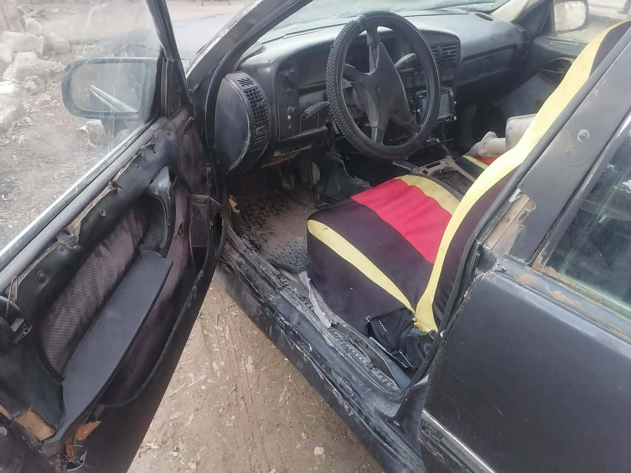 سلام عليكم متاح سياره للبيع اوميكه صالون استيشن ادوات احتياطيه مكينه و كير مفتوح سياره للبيع فسخ سياره حجم 20 محرك 24 سعر 5 $ رقم ***********
