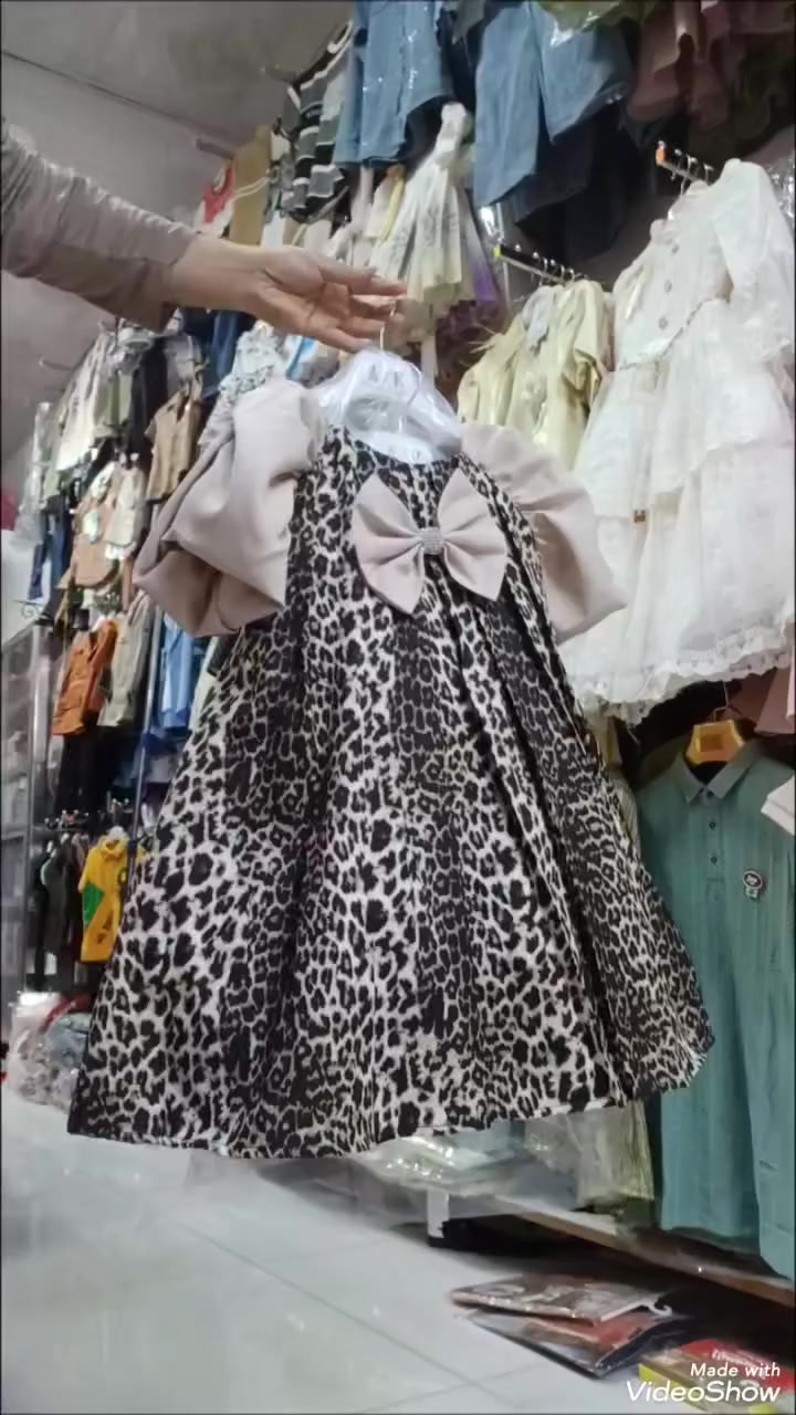 عيني وماي عيني بضاعت العيد وصلت
فستان بناتي 2...5 سنه لونين اصفر جوزي نمري خام ثقيل اصلي 

   كل ماهوه مميز ومناسب تجدوه عندنا حصرا 😍😍

    (#لسنا_الوحيدين_لكننا_الافضل_والانسب)❣️
   #للاستفسار/مراسله صفحه البيج 
   او الاتصال على رقم *********** 

#لمعرفه_الاسعار_داخل_بيج_الرسمي_للمحل_رابط👇👇👇

https://www.facebook.com/share/14LjVniB8e7/

  (#عنوان..التحرير الفلكه الاخيره قرب معرض كرم للهدايا)
