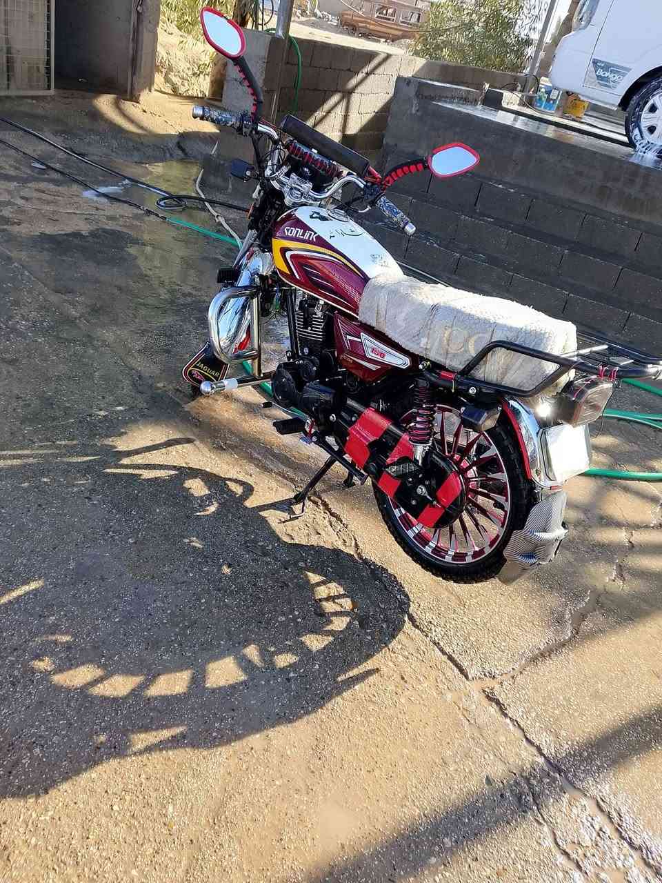 سلام عيكم موطور لبيع محرك 150 موديل 24  كهربايات كله شغاله نضافه تنشاف بل عين  ب صمات ثنين اوراقه موجوده سعر 950 وبيه مجال بصيط  لمو شراي لا يتعبني  ***********
