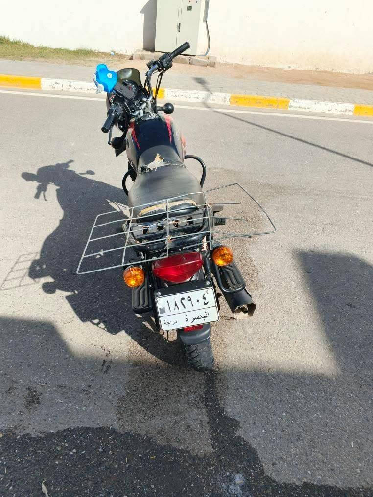 السلام عليكم 
بوكسر للبيع رقم و سنويه تحويل ثاني يوم مفتوحه و كايمه السعر 1800 الموقع البصره الجزيره 
 رقم التواصل *********** البصرة, العراق
