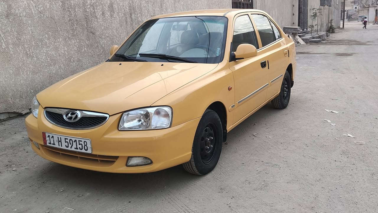 السلام عليكم
فيرنا 14بغداد 
السياره خير من الله محرك كير نعمه 
السياره تخم تاير 
مدوشمه ارضيه جلد 
بيها جاملغ خلف السايق معدل ومصبوغ نفس اللون 
وتبديل قبق جنطه بلادي 
السياره مابيها نقص الحمد لله 
شاشه وكامره 
السعر 75 
رقمي ***********
