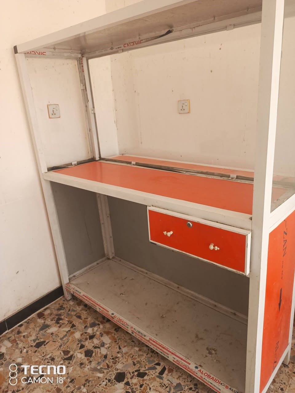 السلام عليكم غراض مطعم فلافل للبيع ***********
