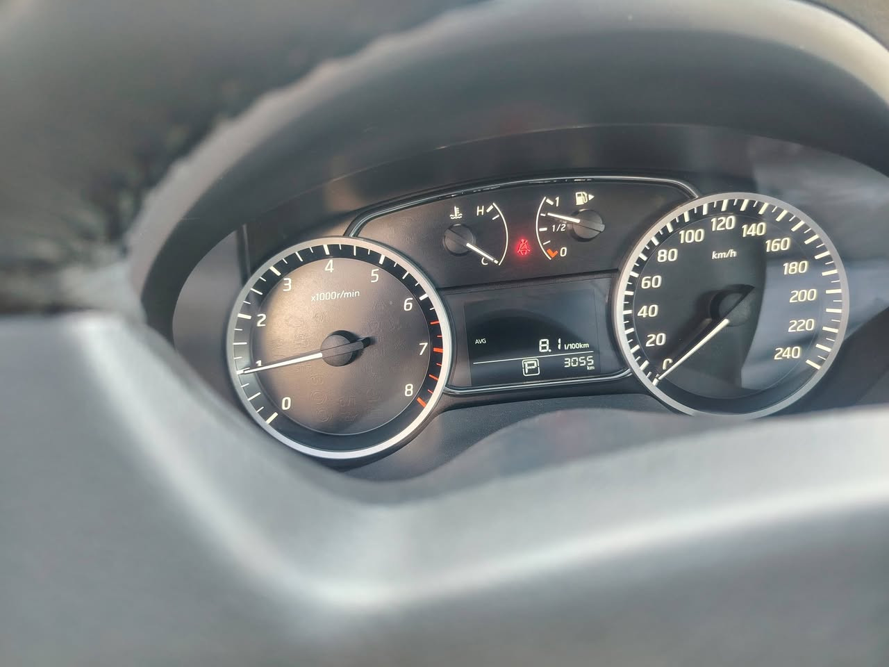 السلام عليكم شباب للبيع نيسان سنترا شركه سور موديل ٢٠٢٥ ماشيه ٣٠٠٠  سعر ١٤٥ ورقه مكاني زيونه الاستفسار ابو ابراهيم ***********
