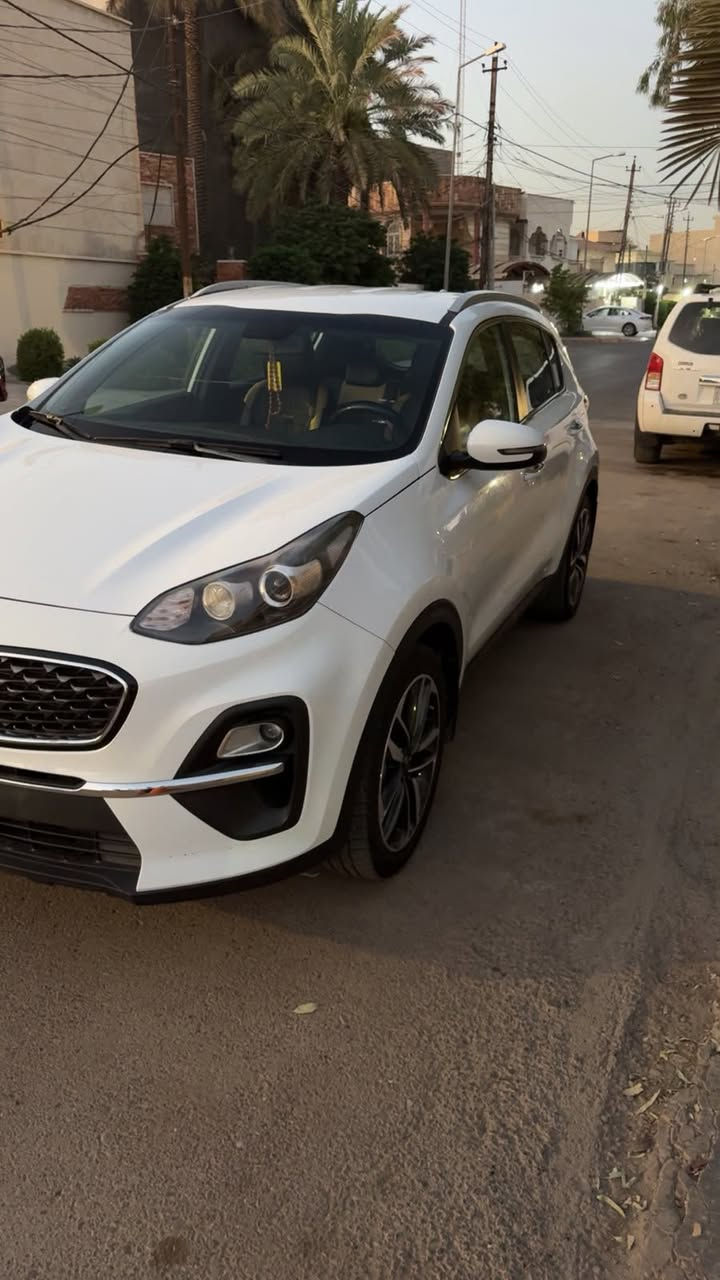 سبورتج موديل 2021
خليجي السياره 
(قطعه وحده صبغ) 
محرك ٢٠٠٠
ماشيه ١١٥ الف كيلو متر 
بدون فتحه 
بدون بصمه (سويج) 
شاشه 
كامره دواره 
كير مكينه مكفورلات 

*********** 
مكان السياره بغداد الكراده
