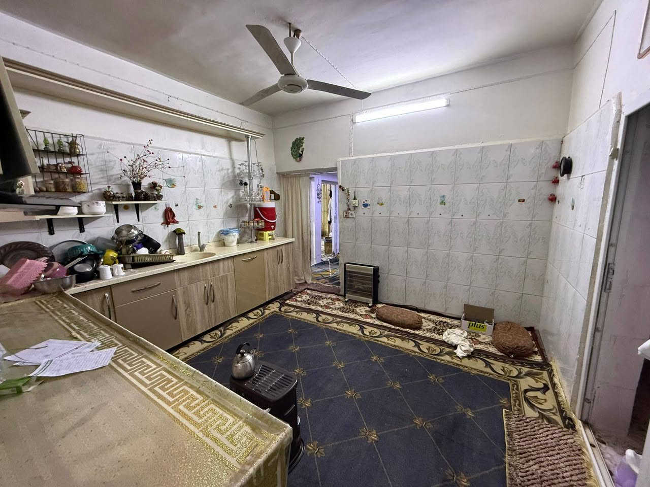 دار للبيع طابو صرف المساحة ١١٥م واجهة ١٠ م يحتوي على استقبال مطبخ غرفه نوم ٢صحيات بيتونه كراج العنوان الحريه قرب مدرسة سارا للإستفسار الاتصال على الرقم *********** او خاص
