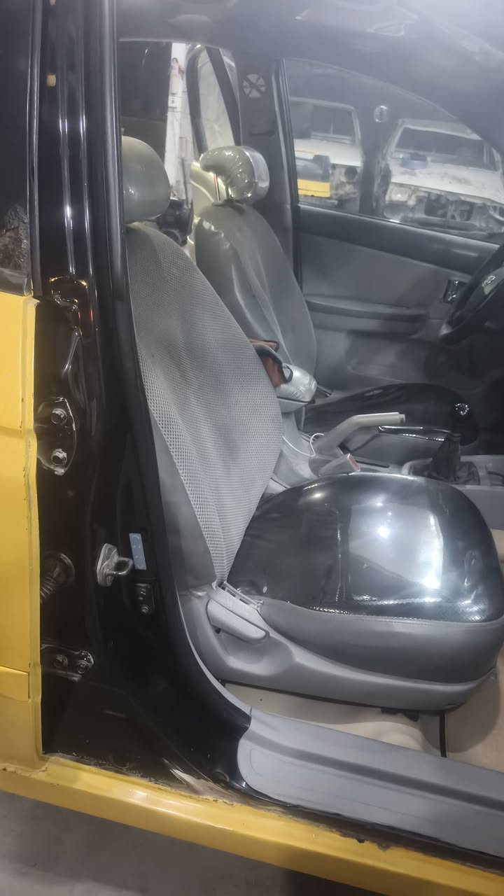 سبكترا ٢٠٠٨
مكينه كير عادي تبريد تدفى كهربائيت تخم تاير جديد حداديه كله جديد السعر ٥٥ للاستفسار ***********مكانهه واسط صويره  السياره كير عادي كير
