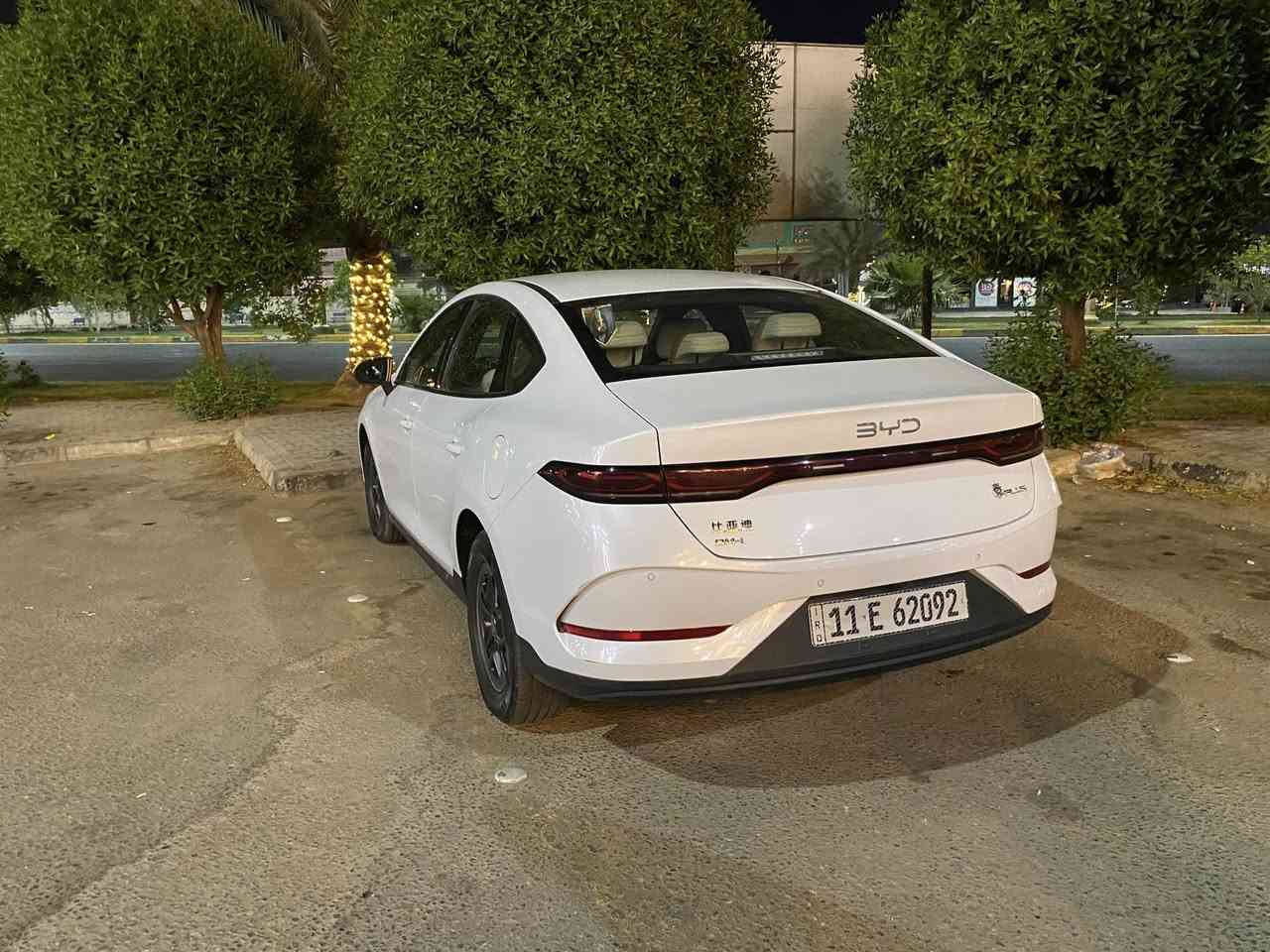 BYD Qin Plus
2025 للبيع 
ماشيه 17 الف
بيها كاعيات شركه 
داخل ابيض 
السياره بيها رصعه كلش زغيره بالجاملغ 
مكاني بغداد الشعب 
*********** 
السعر 18750 وبيها مجال وخادم للطيبين ♥️
