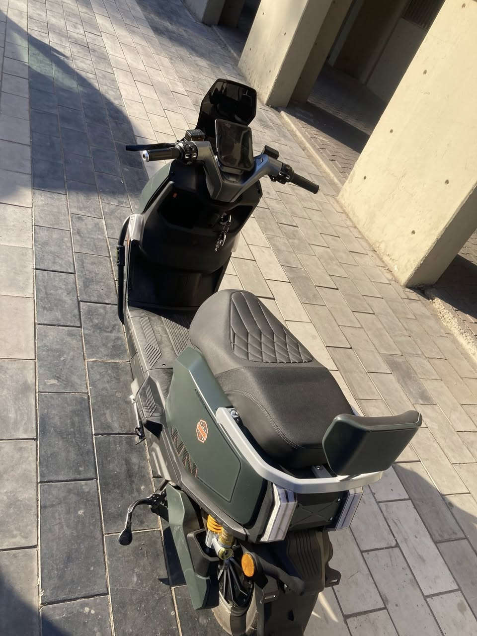 السلام عليكم دراجه شحن صاعقه للبيع الدراجه كلش نظيفه اخت الجديده مصارلها فتره عندي دراجه شخط مابيها معتني بيها إلى دراجه و شوفت عينكم شلون حلوه و نظيفه و لونها مميز مواصفاتهاا ملف 3000 بطاريات 6 كباررر مسطره بيها نظام بارك و نظام بك و نظام سبورت و بيها كروز سرعه و بيها اشاير يمنه يسره دبل إشاره لايت عالي ناصي زنون شاشه تاب تقره الأعطال بريك امامي خلفي هايدروليك مساحه خزن جوه الكشن تشغيل سويج و كارت و بصمه و بيها بلوتوث دراجه كلششش حلوه و جديده 
سعرها 925 و بيها مجال 
مكاني بغداد الصالحيه قرب كراج العلاوي 
للاستفسار ***********
