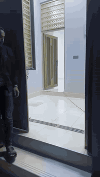 السلام عليكم...
دار سكن للبيع المساحه ١٠٠م ركن وجهين على شارع ١٥م
بناء حديث درجة اولى مامسكون قبل يومين كمل.
العنوان الناصريه الحبيليه بصف الأولى.
محتوى الدار. استقبال * صاله * غرفه * مطبخ * صحيات داخليه وخارجيه.
مع صاله كبيره فوق.
السعر جداً مناسب ١١٠ مليون مع المجال بيع مستعجل.
-----------------------------------
للإستفسار أكثر زياره مكتب ديار الهلالي للعقارات الواقع في حي العسكري شارع المدارس قرب مدرسه عمار بن ياسر.
رقم الهاتف ***********
