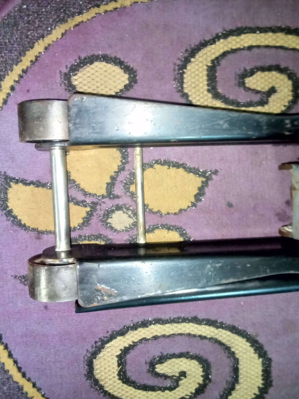 يوجد توصيل لكافه المحافظات 
جك عربانه تمساح 2 ونص طن شغال وعل الفحص باب اول اصلي السعر 50 الف المكان بغداد ***********
