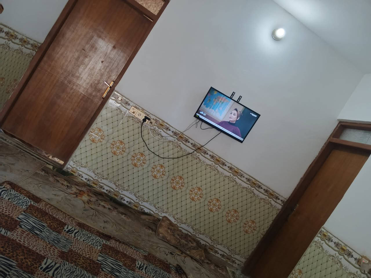 بيت للبيع بحي الزهراء مساحة ٣٠٠ غرفتين نوم احدى الغرف سويت وصالتين واستقبال ومطبخ حار ومطبخ بارد وصحيات للاستفسار اتصل  ‏‪***********‬‏ /// ***********
