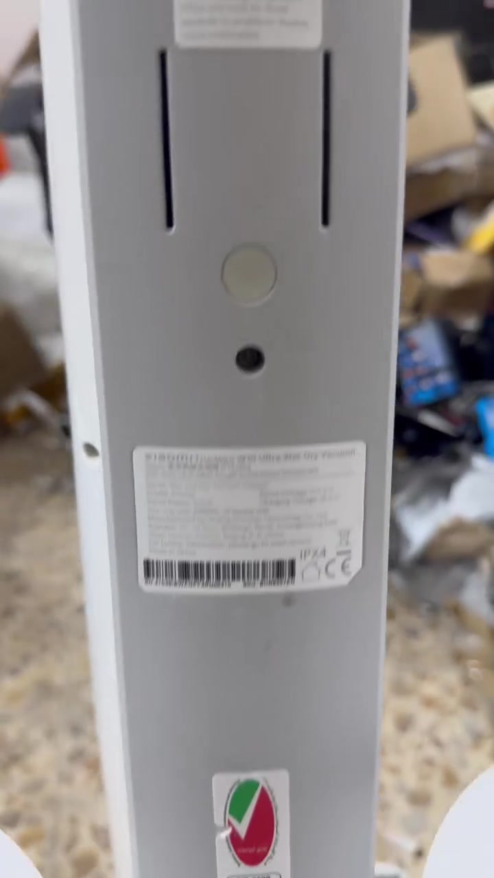 مكنسه شاومي مستخدمه نضيفه مزاد اعلى سعر وبالعافيه
تعد هذه المكنسة طراز Xiaomi Truclean W10 Ultra، وهي مصممة للتنظيف الرطب والجاف مع قاعدة تنظيف ذاتي.تتميز بقدرة على تسخين المياه حتى 75 درجة مئوية لإزالة البقع العنيدة على الأرضيات.تتضمن محطة قاعدة ذكية تقوم تلقائيًا بملء المياه، غسل الفرشاة، وتجفيفها بالهواء الساخن بعد الاستخدام.تصل مدة تشغيل البطارية إلى 35 دقيقة تقريبًا بشحنة واحدة


**إذا كنت صاحب هذا الإعلان وتريد حذفه لأي سبب، رجاءا أرسل رسالة إلى الدعم الفني**