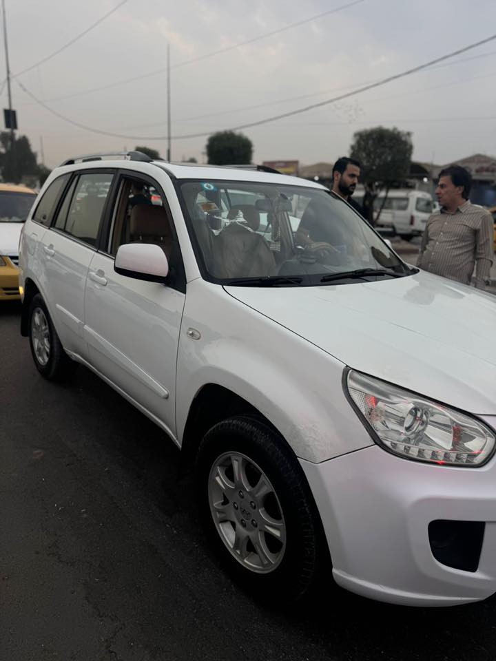 السلام عليكم
تيكو موديل 2013 كفالة عامة 
من عدا الي موجودات بالصورة كير ومكينة كفالة باسمي رقم دولي تحويل ثاني يوم تخم تاير جديد كهربائيات كلهن شغالات 
السعر 70 وبيها مجال گـْـِـٌلش بسيط
بغداد/البلديات
***********
