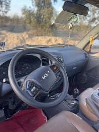 كيا حمل للبيع موديل 2024سياره جديده باكيت ماشيه 15الف السعر160وبيها مج...