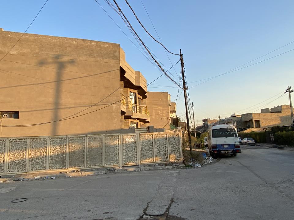 🏡 بيت للبيع في المشتل - موقع ركن مميز 🏡
التفاصيل:
📍 الموقع: المشتل - فرع مستشفى قيصر الأهلي.
📐 المساحة: 140 متر مربع.
📜 نوع العقار: طابو صرف.
✨ المميزات: - 
•طابقين + ٤ غرف + ٣ حمامات
• البيت ركن (واجهتين).
• يقع مقابل تشجير.
•مكانة حيوي وقريب على الشارع و على القناة 

📞 للاستفسار ولمزيد من التفاصيل، يرجى الاتصال على الرقم: ***********
