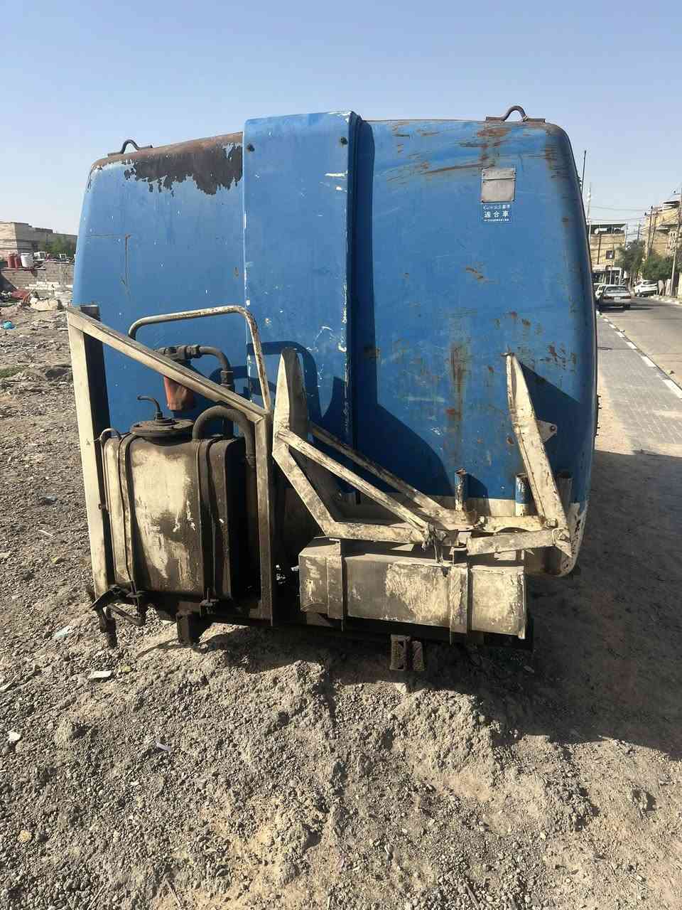 ‏سلام عليكم كبسة مع جهاز الحاويات مع دفعت الهيدروليك ٨ونص سعر ١٣وبيه مجال قليل شرط شغل ***********
